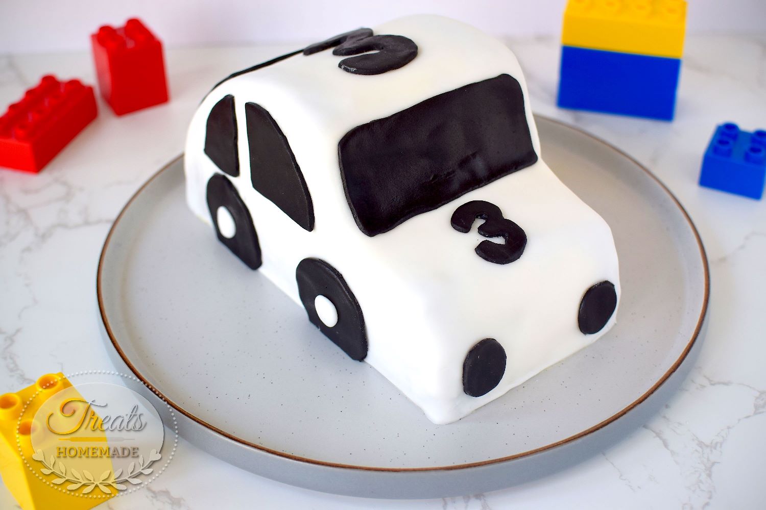 Roadway Car Cake 4 Inch (Fondant) For Kids Birthday In KL | YippiiGift